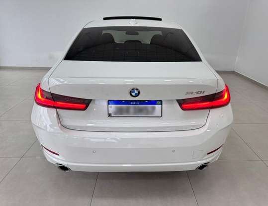 BMW-320i-2022