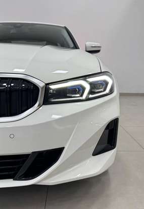 BMW-320i-2022