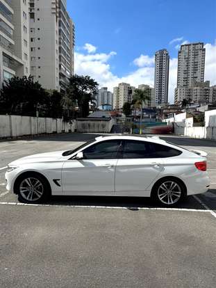 BMW-320i-2015