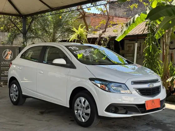 CHEVROLET ONIX 1.4 MPFI LT 8V FLEX 4P AUTOMÁTICO CHEVROLET ONIX 1.4 MPFI LT 8V FLEX 4P AUTOMÁTICO