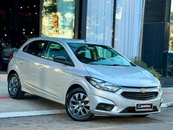 CHEVROLET ONIX 1.4 MPFI ADVANTAGE 8V FLEX 4P AUTOMÁTICO