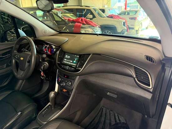 CHEVROLET-TRACKER-2017