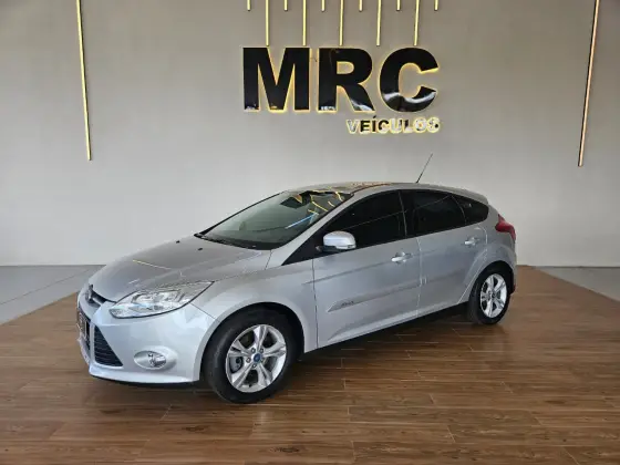 FORD FOCUS 1.6 GL 16V FLEX 4P MANUAL FORD FOCUS 1.6 GL 16V FLEX 4P MANUAL