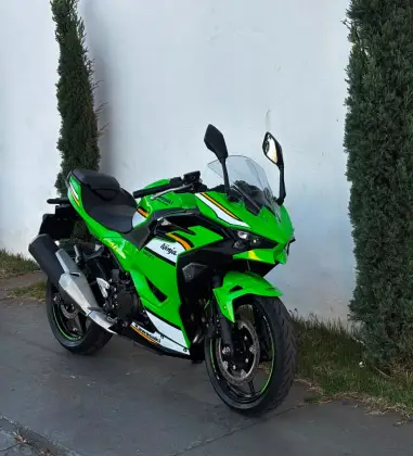 KAWASAKI NINJA 500 SE KAWASAKI NINJA 500 SE