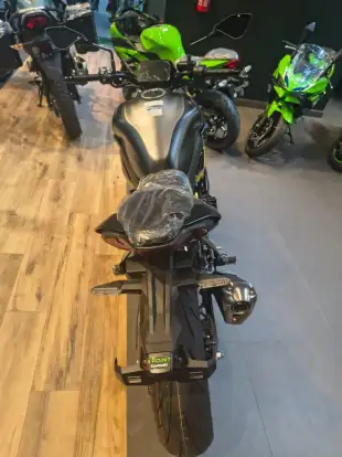 KAWASAKI-Z900-2026