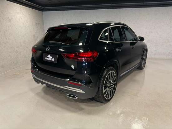 MERCEDES-BENZ-GLA 200-2024