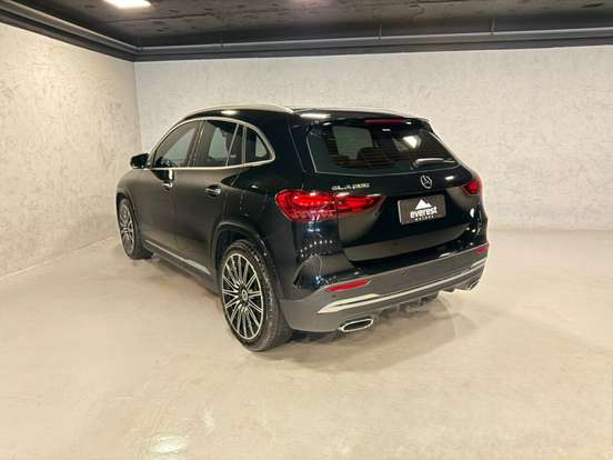 MERCEDES-BENZ-GLA 200-2024
