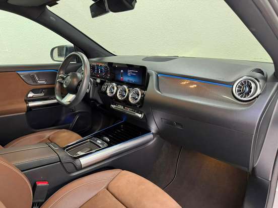 MERCEDES-BENZ-GLA 200-2023