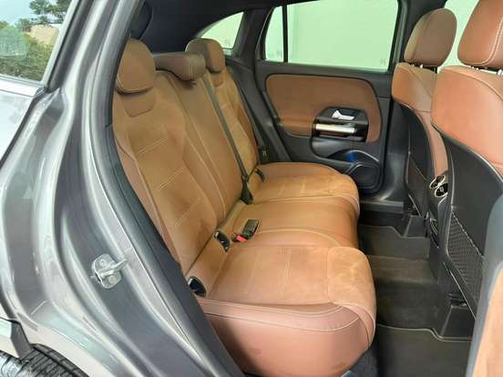 MERCEDES-BENZ-GLA 200-2023