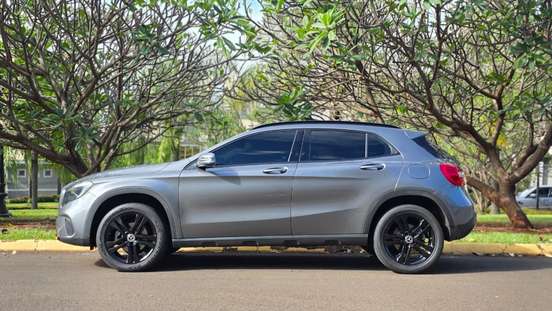 MERCEDES-BENZ-GLA 200-2017