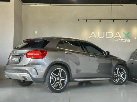MERCEDES-BENZ-GLA 250-2.0 16V TURBO GASOLINA SPORT 4P AUTOMÁTICO MERCEDES-BENZ-GLA 250-2015