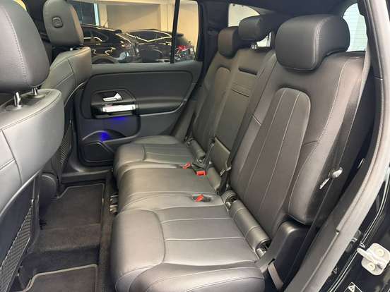 MERCEDES-BENZ-GLB 200-2023