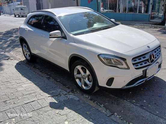 MERCEDES-BENZ-GLA 200-2019