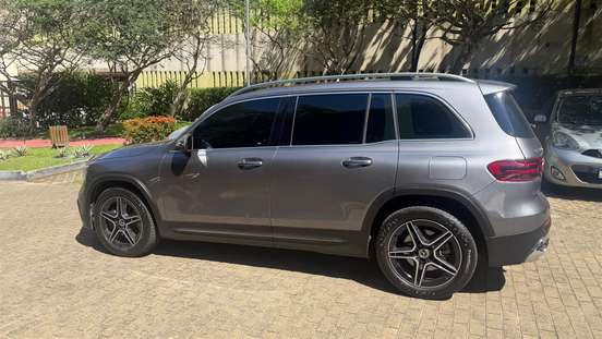 MERCEDES-BENZ-GLB 220-2025