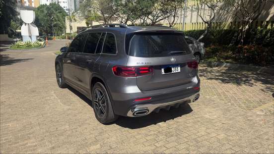 MERCEDES-BENZ-GLB 220-2025