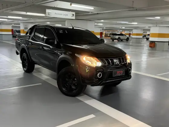 MITSUBISHI L200 TRITON 2.4 16V TURBO DIESEL OUTDOOR GLS CD 4X4 AUTOMÁTICO