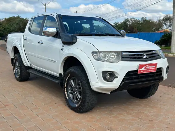 MITSUBISHI L200 TRITON 3.2 HPE 4X4 CD 16V TURBO INTERCOOLER DIESEL 4P AUTOMÁTICO MITSUBISHI L200 TRITON 3.2 HPE 4X4 CD 16V TURBO INTERCOOLER DIESEL 4P AUTOMÁTICO