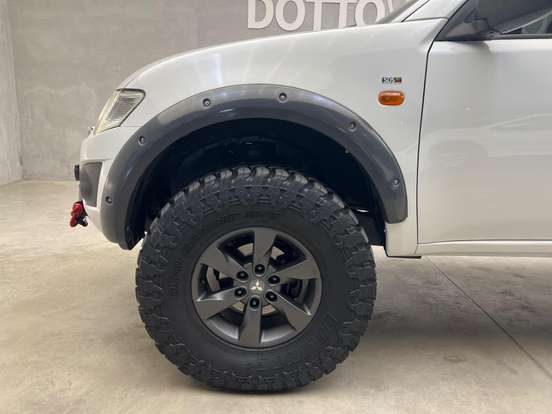 MITSUBISHI-L200 TRITON-3.2 GLS 4X4 CD 16V TURBO INTERCOLER DIESEL 4P MANUAL MITSUBISHI-L200 TRITON-2014