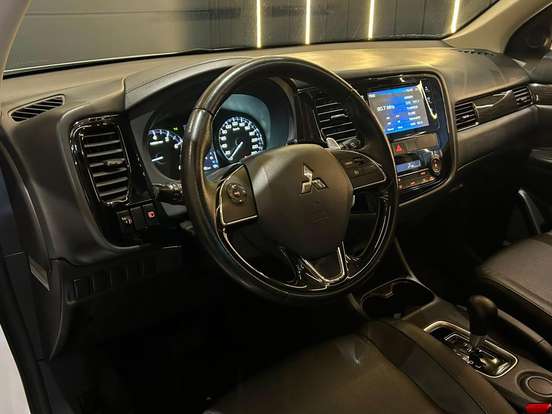 MITSUBISHI-OUTLANDER-2.0 16V GASOLINA 4P AUTOMÁTICO MITSUBISHI-OUTLANDER-2015