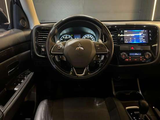 MITSUBISHI-OUTLANDER-2015