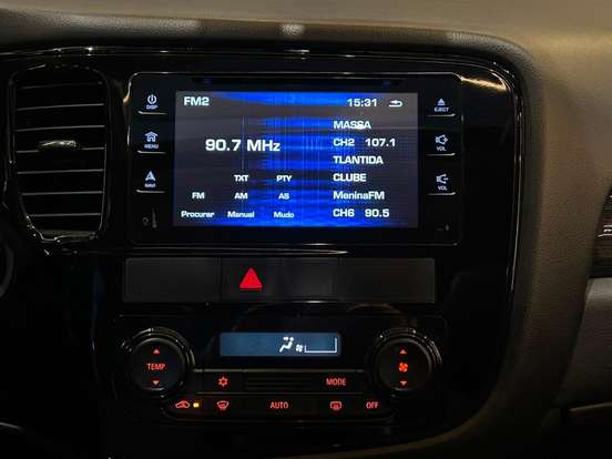 MITSUBISHI-OUTLANDER-2015