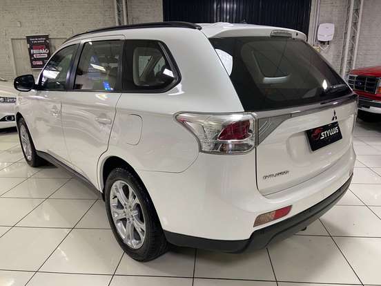 MITSUBISHI-OUTLANDER-2.0 16V GASOLINA 4P AUTOMÁTICO MITSUBISHI-OUTLANDER-2013