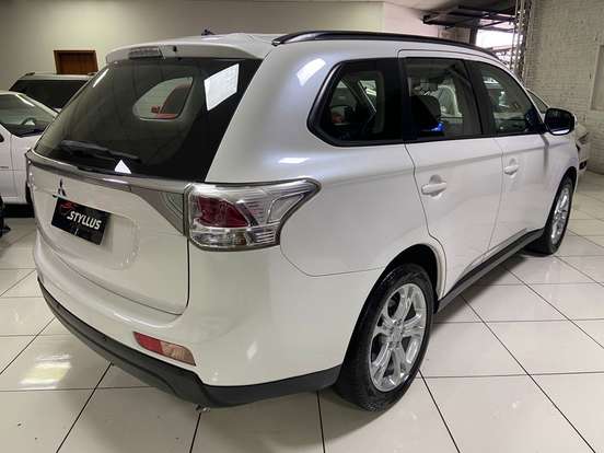 MITSUBISHI-OUTLANDER-2.0 16V GASOLINA 4P AUTOMÁTICO MITSUBISHI-OUTLANDER-2013
