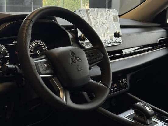 MITSUBISHI-OUTLANDER-2.4 PHEV HPE-S S-AWC DHT MITSUBISHI-OUTLANDER-2025
