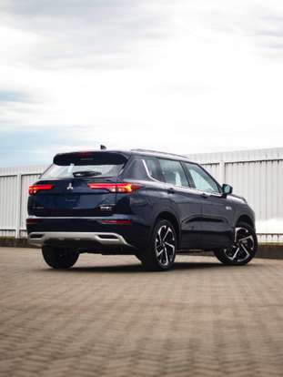 MITSUBISHI-OUTLANDER-2.4 PHEV SIGNATURE S-AWC DHT MITSUBISHI-OUTLANDER-2025