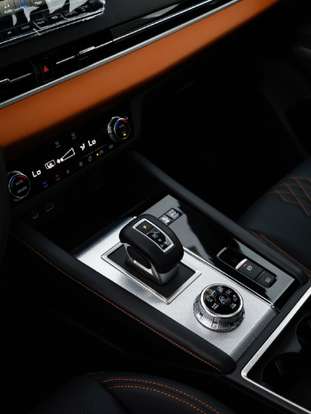 MITSUBISHI-OUTLANDER-2.4 PHEV SIGNATURE S-AWC DHT MITSUBISHI-OUTLANDER-2025