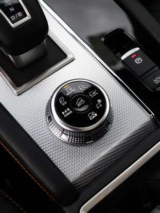 MITSUBISHI-OUTLANDER-2025