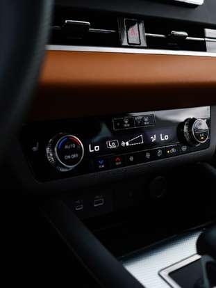 MITSUBISHI-OUTLANDER-2.4 PHEV SIGNATURE S-AWC DHT MITSUBISHI-OUTLANDER-2025