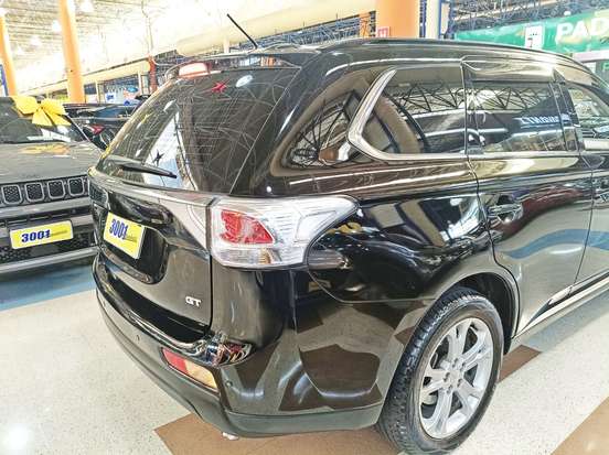MITSUBISHI-OUTLANDER-2014
