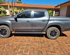 MITSUBISHI L200 TRITON 2.4 16V TURBO DIESEL SPORT HPE CD 4P 4X4 AUTOMÁTICO MITSUBISHI L200 TRITON 2.4 16V TURBO DIESEL SPORT HPE CD 4P 4X4 AUTOMÁTICO