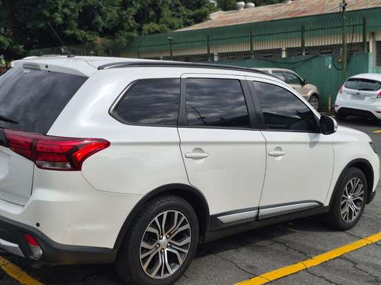 MITSUBISHI-OUTLANDER-2015