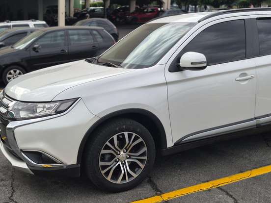 MITSUBISHI-OUTLANDER-2015