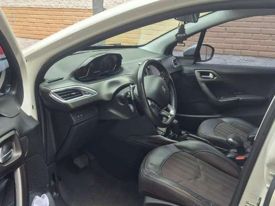 PEUGEOT-2008-1.6 16V FLEX GRIFFE 4P AUTOMÁTICO PEUGEOT-2008-2016