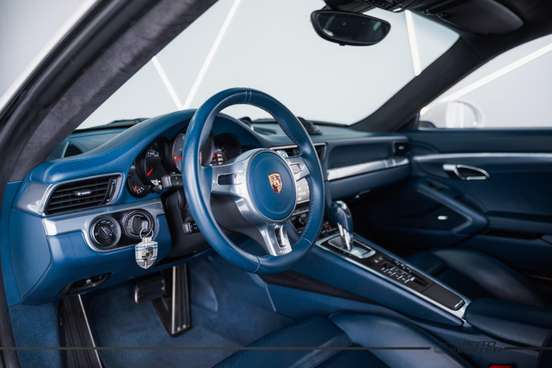 PORSCHE-911-2011