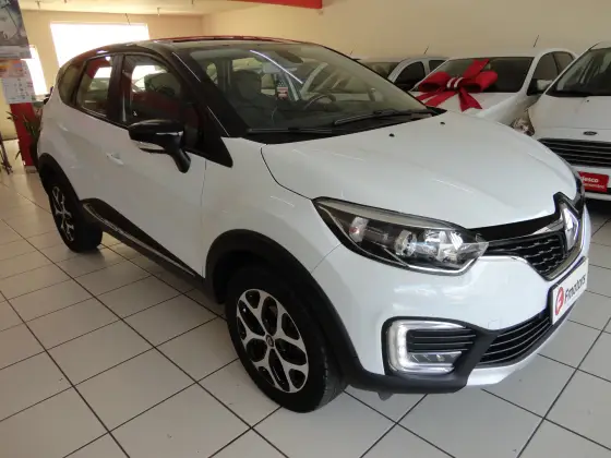 RENAULT CAPTUR 1.6 16V SCE FLEX INTENSE X-TRONIC RENAULT CAPTUR 1.6 16V SCE FLEX INTENSE X-TRONIC