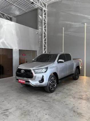 TOYOTA HILUX 2.8 D-4D TURBO DIESEL CD SR 4X4 AUTOMÁTICO