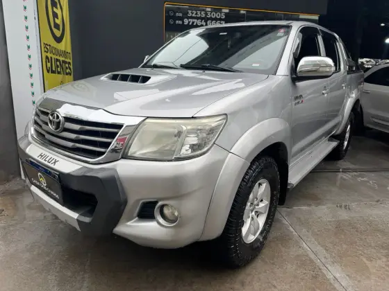TOYOTA HILUX 3.0 SRV 4X4 CD 16V TURBO INTERCOOLER DIESEL 4P AUTOMÁTICO TOYOTA HILUX 3.0 SRV 4X4 CD 16V TURBO INTERCOOLER DIESEL 4P AUTOMÁTICO