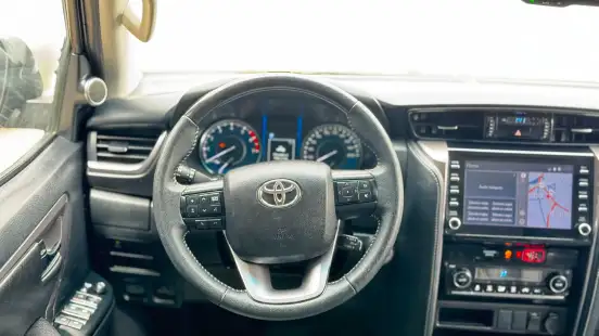 TOYOTA-HILUX SW4-2.7 VVT-i FLEX SR 4X2 AUTOMÁTICO TOYOTA-HILUX SW4-2021