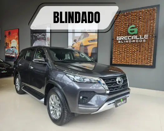 TOYOTA HILUX SW4 2.8 D-4D TURBO DIESEL SRX 7L 4X4 AUTOMÁTICO