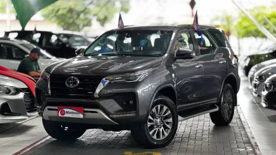 TOYOTA HILUX SW4 2.8 D-4D TURBO DIESEL SRX 7L 4X4 AUTOMÁTICO
