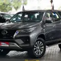 TOYOTA HILUX SW4 2.8 D-4D TURBO DIESEL SRX 7L 4X4 AUTOMÁTICO TOYOTA HILUX SW4 2.8 D-4D TURBO DIESEL SRX 7L 4X4 AUTOMÁTICO