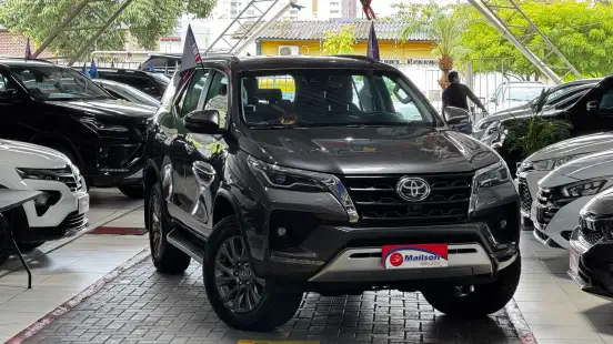 TOYOTA-HILUX SW4-2023