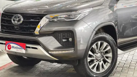 TOYOTA-HILUX SW4-2023