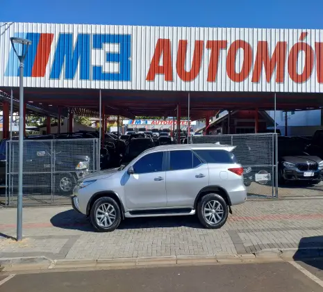 TOYOTA HILUX SW4 2.8 SRX 4X4 16V TURBO INTERCOOLER DIESEL 4P AUTOMÁTICO TOYOTA HILUX SW4 2.8 SRX 4X4 16V TURBO INTERCOOLER DIESEL 4P AUTOMÁTICO
