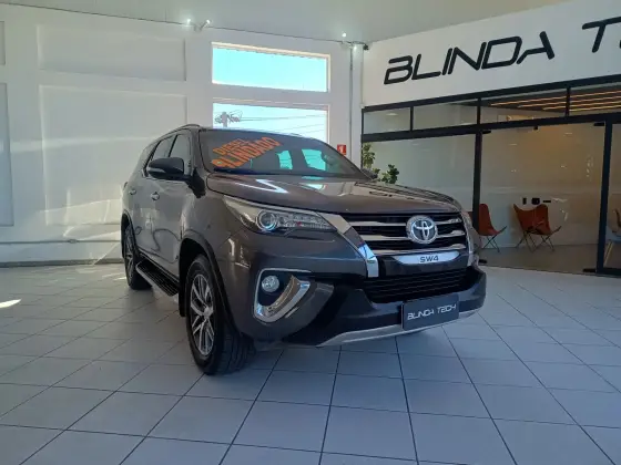TOYOTA HILUX SW4 2.8 SRX 4X4 16V TURBO INTERCOOLER DIESEL 4P AUTOMÁTICO TOYOTA HILUX SW4 2.8 SRX 4X4 16V TURBO INTERCOOLER DIESEL 4P AUTOMÁTICO