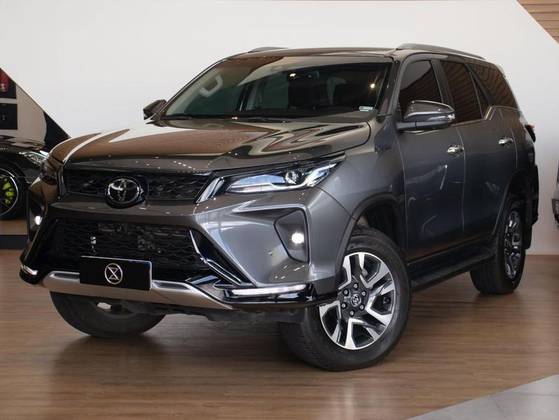 TOYOTA HILUX SW4 2.8 D-4D TURBO DIESEL SRX 7L 4X4 AUTOMÁTICO